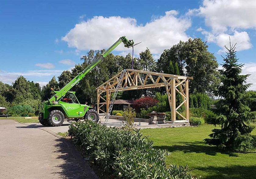 installation of timber trusses with a crane
